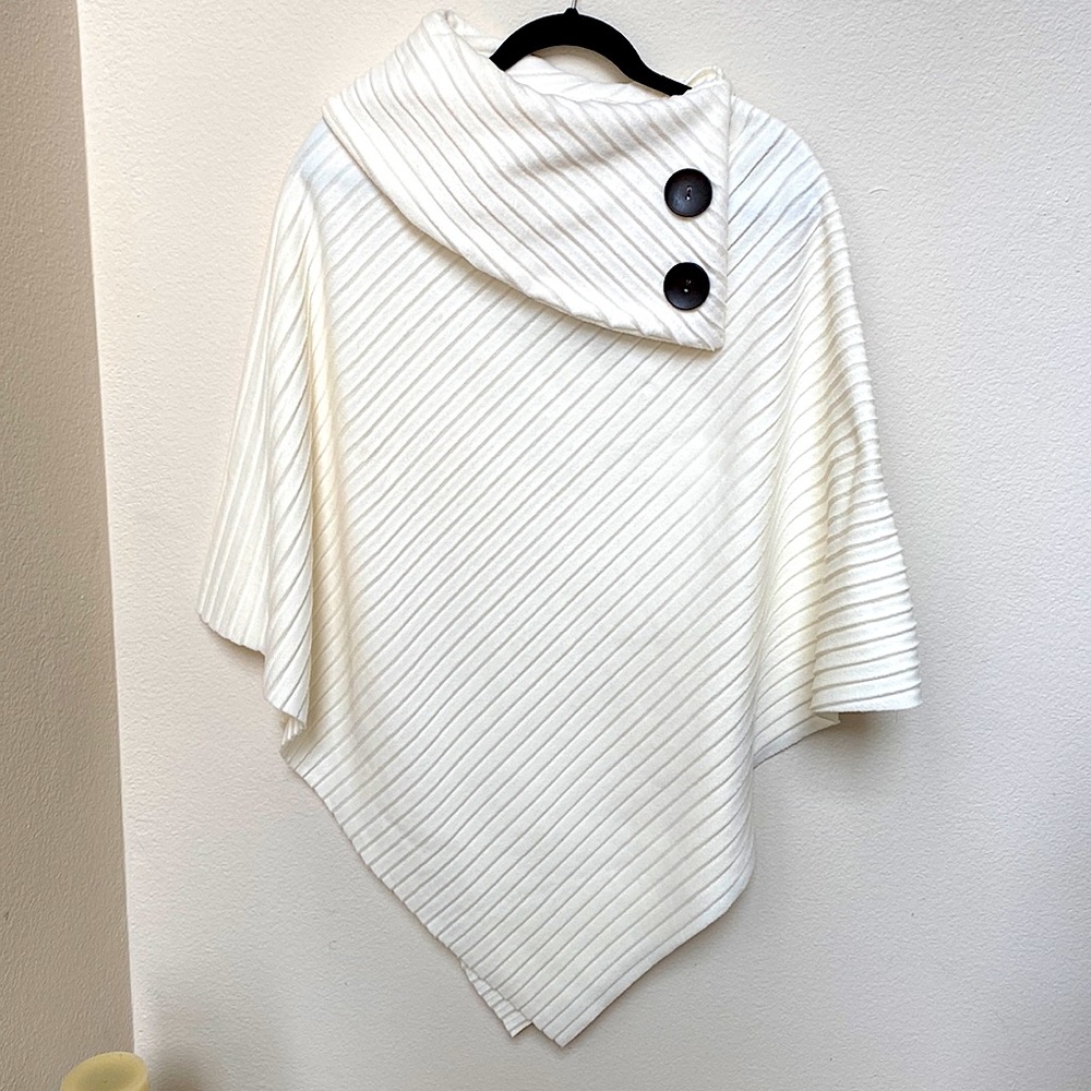 Poncho - Picture 2 of 6